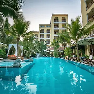 Essence & Hoi An